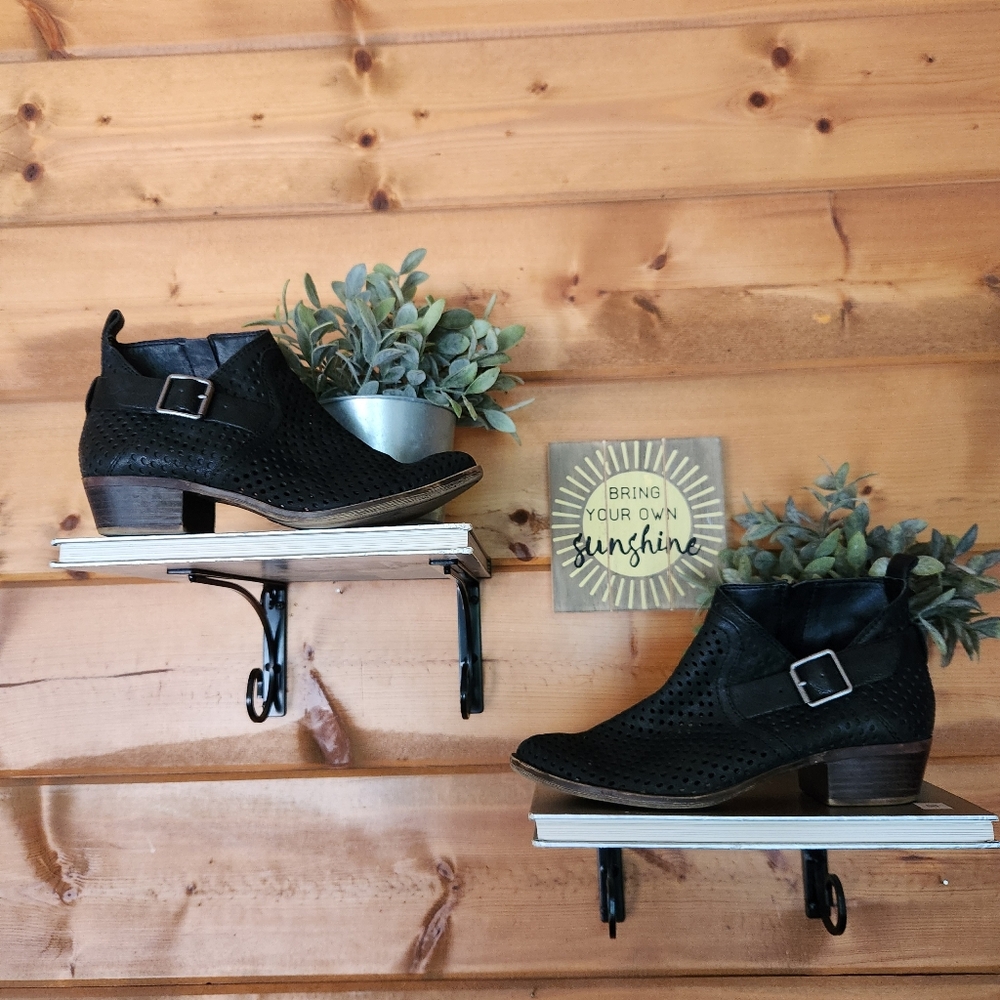Lucky Brand Bartonn Ankle Boots Black Leather Perf Western Heel‎ Bootie Sz 7.5 M